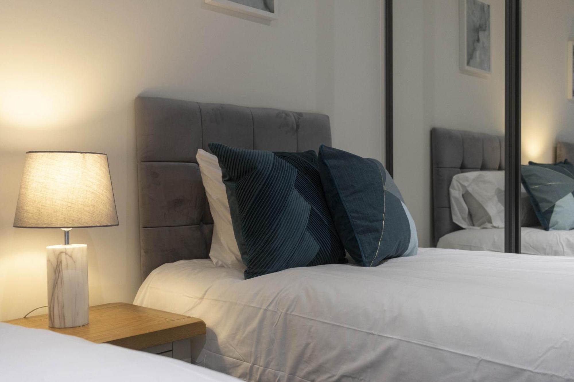 דירות אקסטר Linacre 1&2 - One And Two Bed Flat Behind The Cathedral With Free Parking And Fast Wifi חדר תמונה