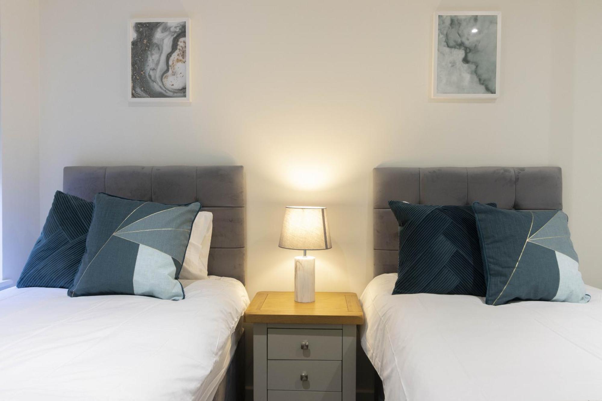 דירות אקסטר Linacre 1&2 - One And Two Bed Flat Behind The Cathedral With Free Parking And Fast Wifi חדר תמונה